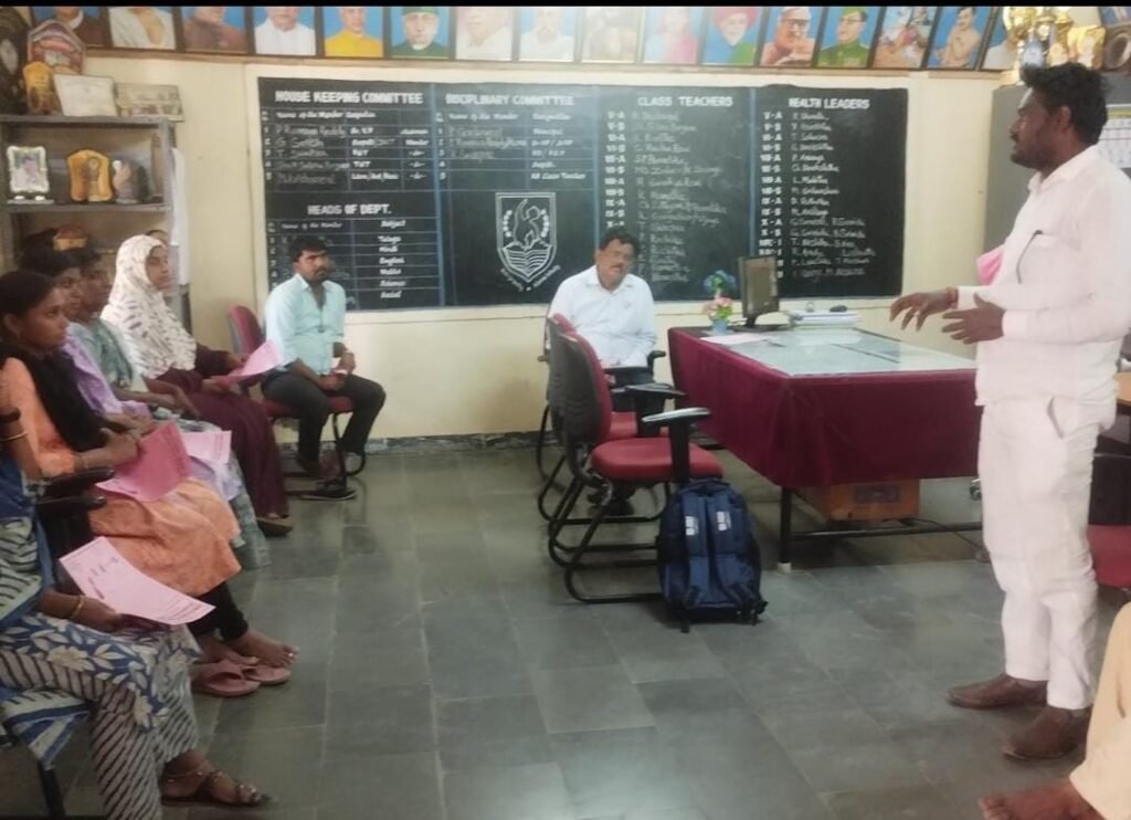 గురుకులాలను సందర్శించిన ఎమ్మెల్సీ అభ్యర్థి