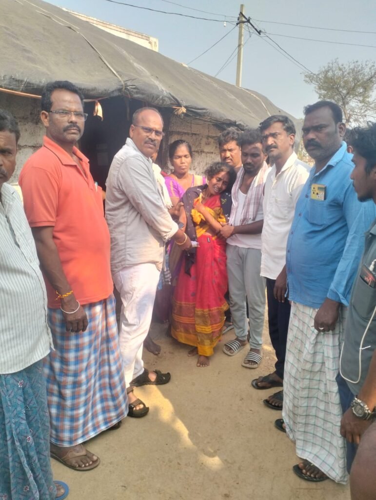 ఆర్థిక సహాయం అందజేత