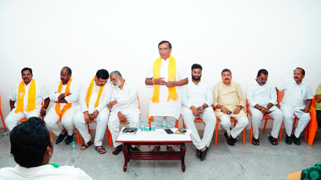 అంజిరెడ్డి, కొమురయ్యను అధిక మెజారిటీతో గెలిపించాలి