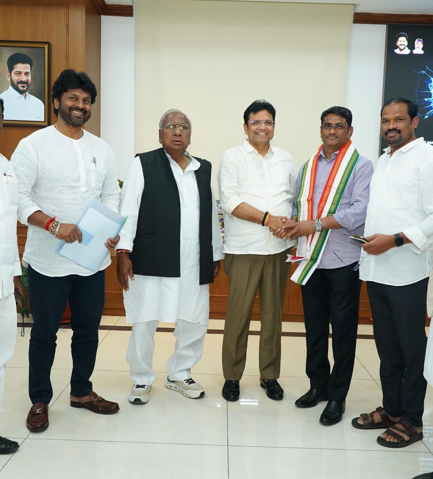 Former DSP Gangadhar joined Congress