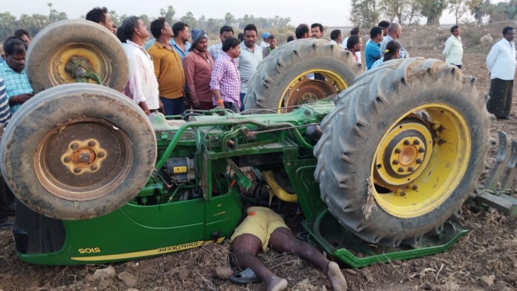 ట్రాక్టర్ బోల్తా పడి డ్రైవర్ మృతి