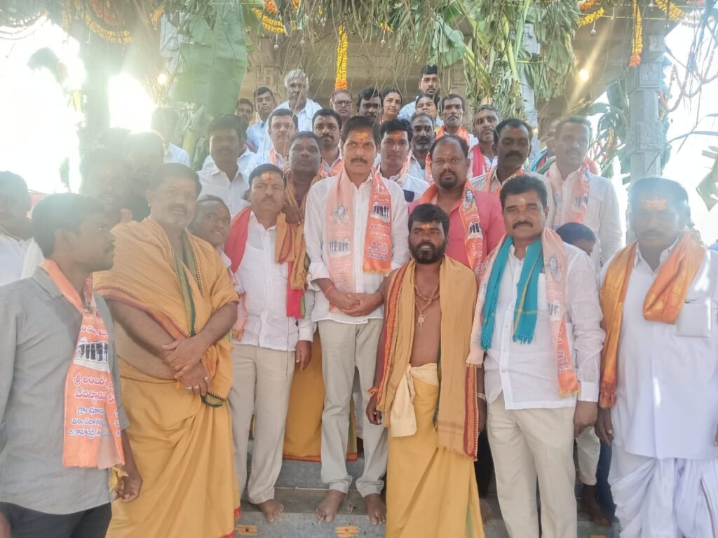 అంబరీశ్వర స్వామి ఆలయాన్ని దర్శించుకున్న మాజీ ఎమ్మెల్యే