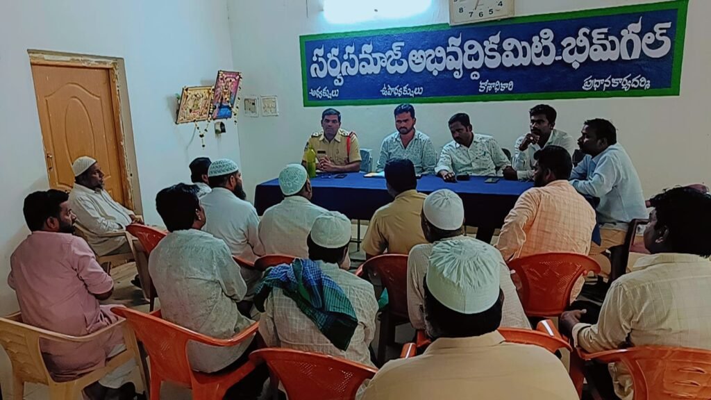 పండ్ల వ్యాపారులు ట్రాఫిక్ ఇబ్బందులు కలిగించొద్దు