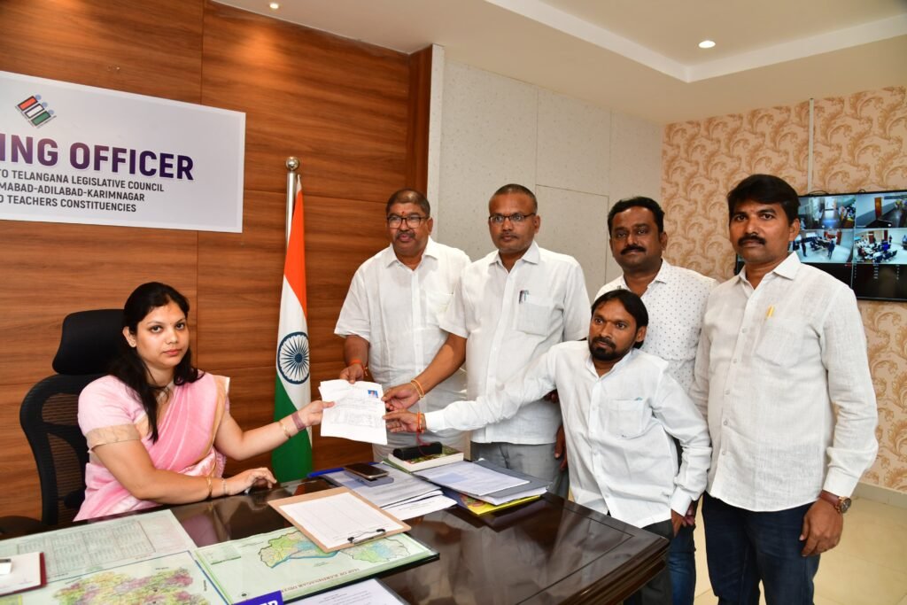 తొలిరోజు 13 నామినేషన్లు