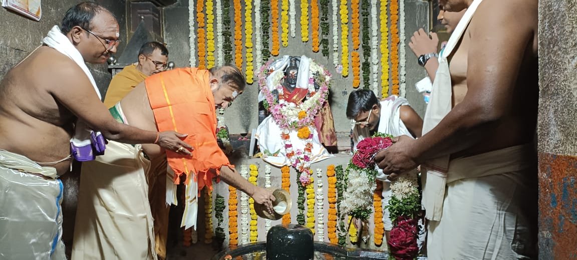 Ellareddy MLA who worshiped at Trilinga Rameswara Temple