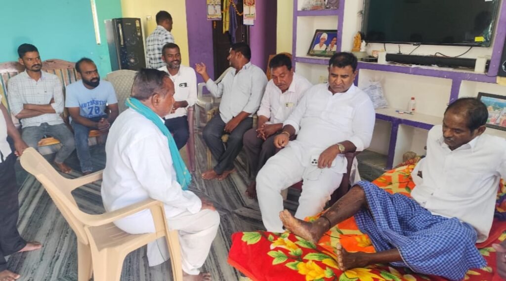 మాజీ ఎంపీటీసీని పరామర్శించిన ముత్యాల