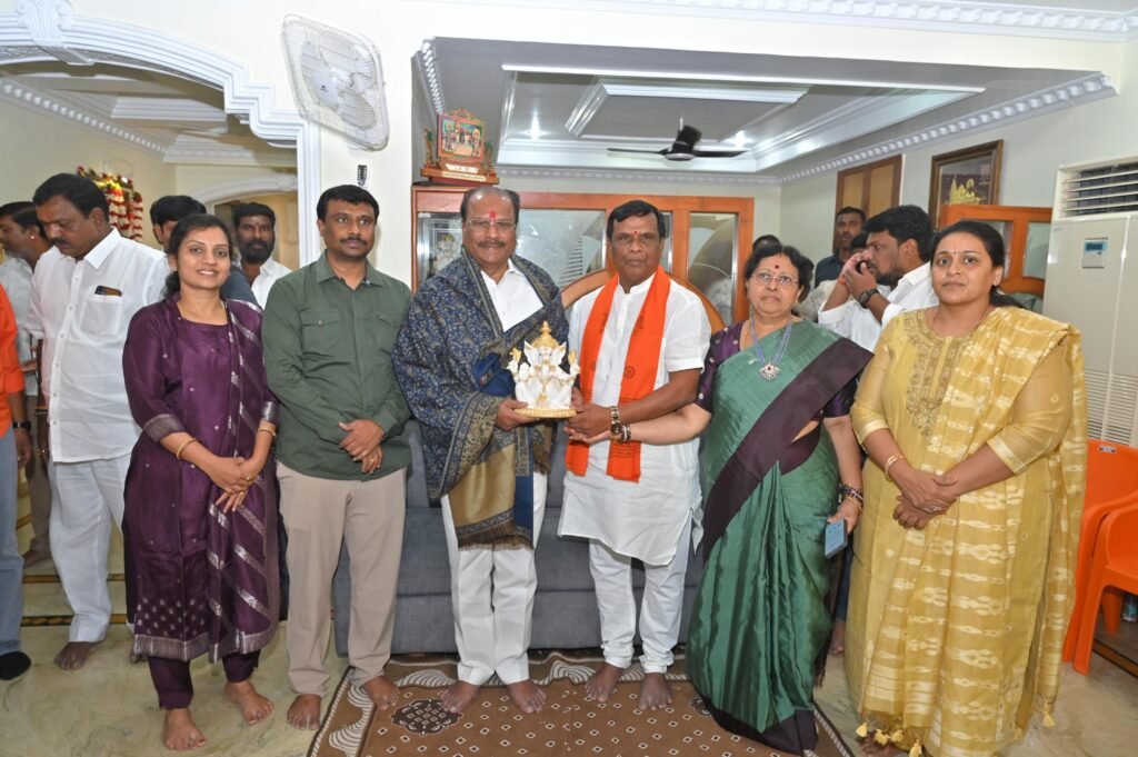 గవర్నర్ కు ఎమ్మెల్యే తేనీటి విందు
