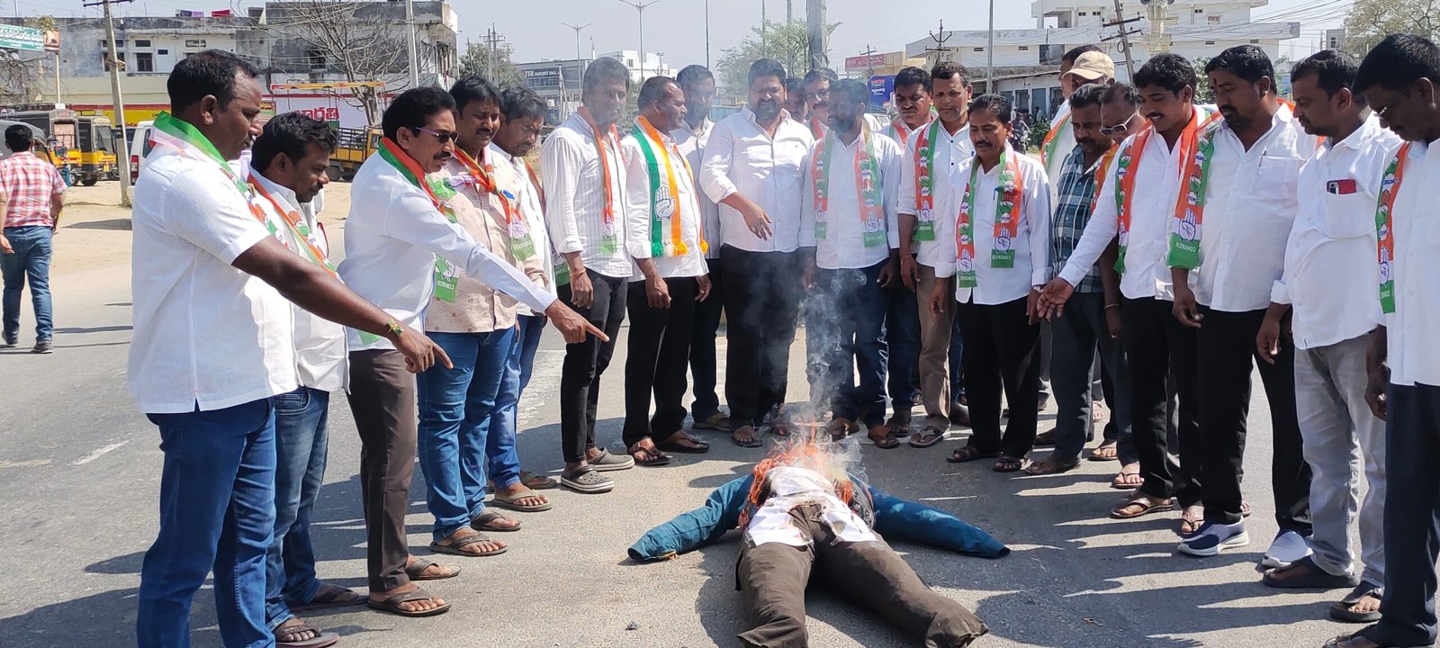Effigies of Prime Minister and Union Finance Minister were burnt