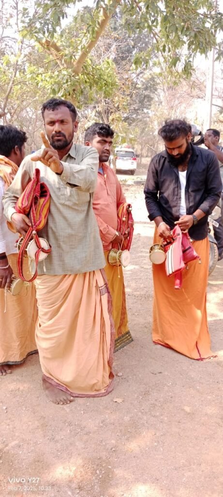 జాతకాల పేరుతో మోసం.. పోలీసులకు అప్పగింత