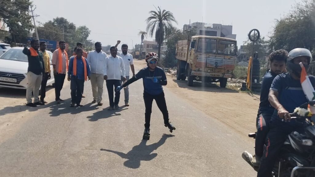 మహారాష్ట్ర నుండి కాశీ వరకు యువతి స్కెటింగ్ యాత్ర