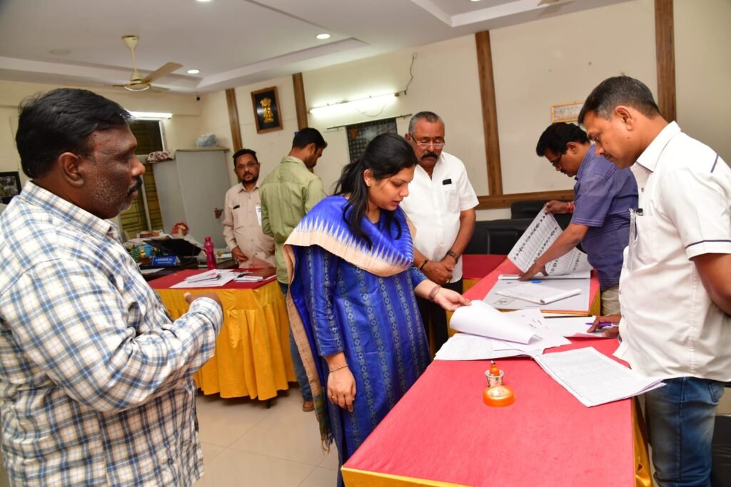 ఓటు హక్కును ఉద్యోగులు సద్వినియోగం చేసుకోవాలి