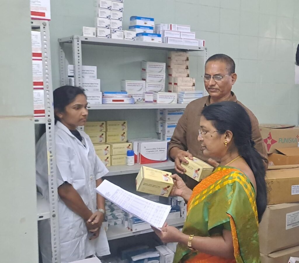పట్టణ ఆరోగ్య కేంద్రం ఆకస్మిక తనిఖీ