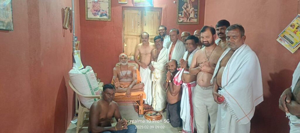 శ్రీ మాధవా నంద సరస్వతి స్వామిజీ ని కలిసిన శ్రీ శబరి మాతాజీ ఆశ్రమ కమిటీ సభ్యులు