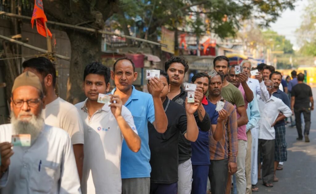 Polling is going on in Delhi