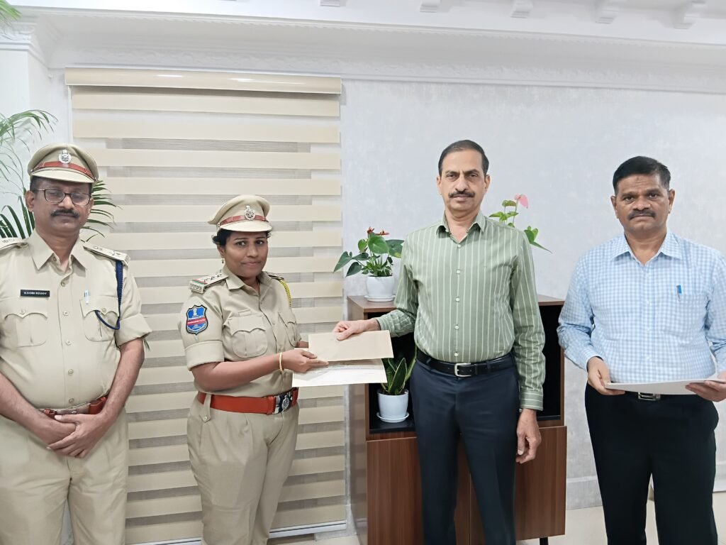 ఎక్సైజ్ ఎన్ ఫోర్స్ మెంట్ టీముకు క్యాష్ రివార్డ్