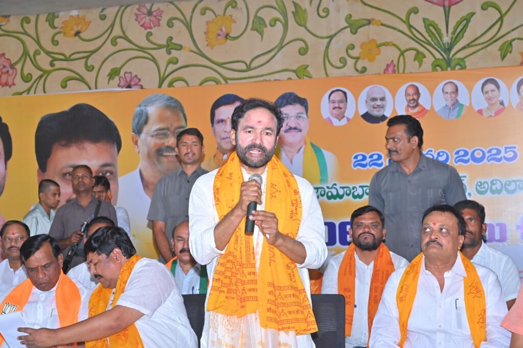 కనిపించని పట్టభద్రులు.. పసలేని ప్రసంగం