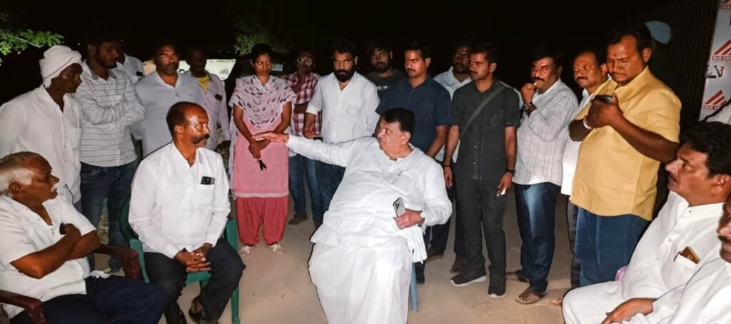  డిస్టిబ్యూటరీ కాల్వలను పరిశీలించిన ఎమ్మెల్యే పోచారం