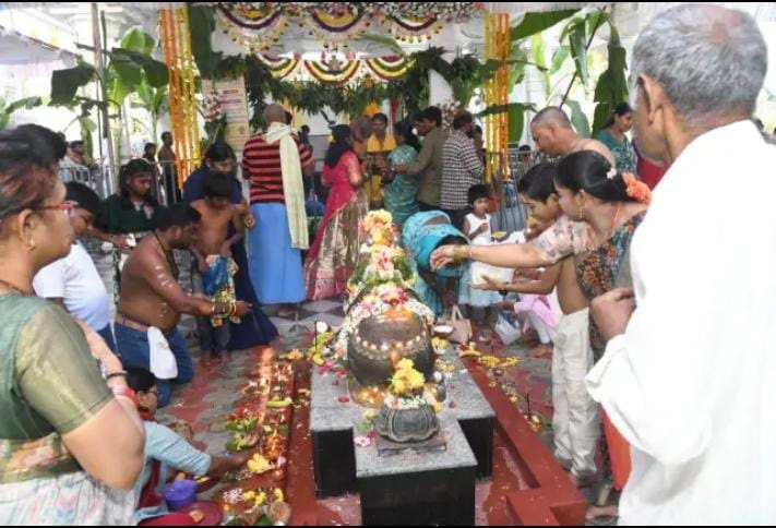 Temples resounding with the chanting of Lord Shiva