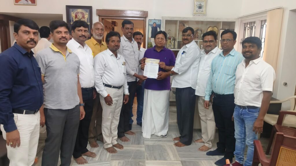 రీయింబర్స్ మెంట్ బకాయిలు విడుదల చేయాలని వినతి