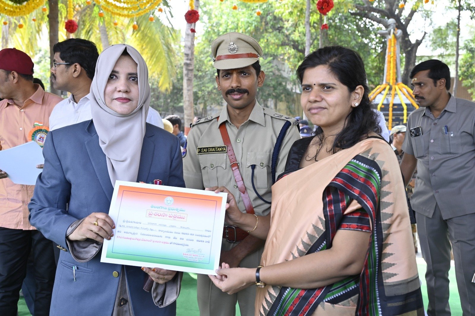 Syeda Arshi Iqbal as the best principal