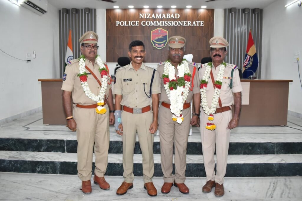 ప్రభుత్వ ఉద్యోగికి పదవి విరమణ తప్పనిసరి
