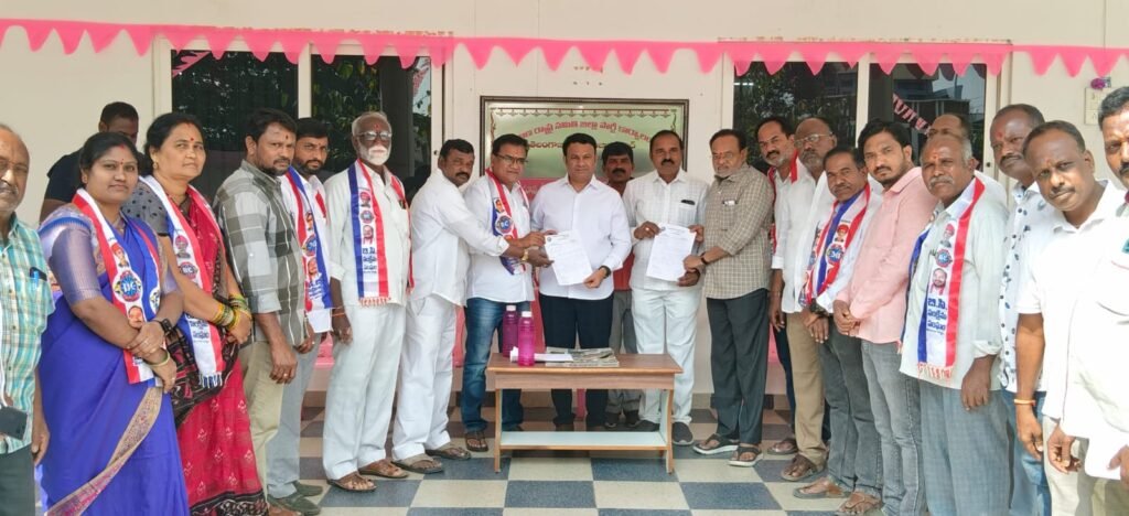 బీసీలకు 50% సీట్లను కేటాయించాలి