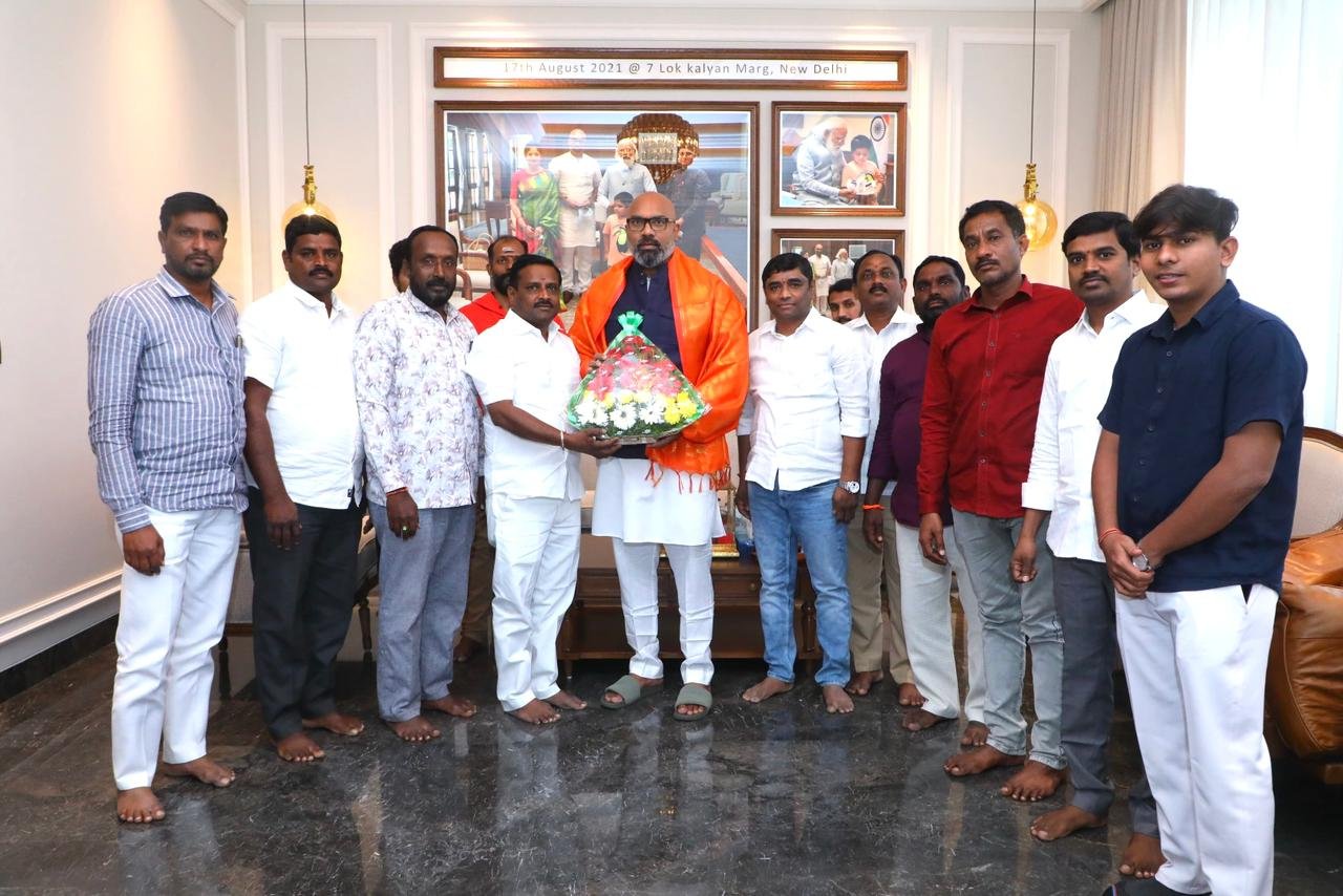 Former corporator Suresh joins BJP in presence of MP Arvind