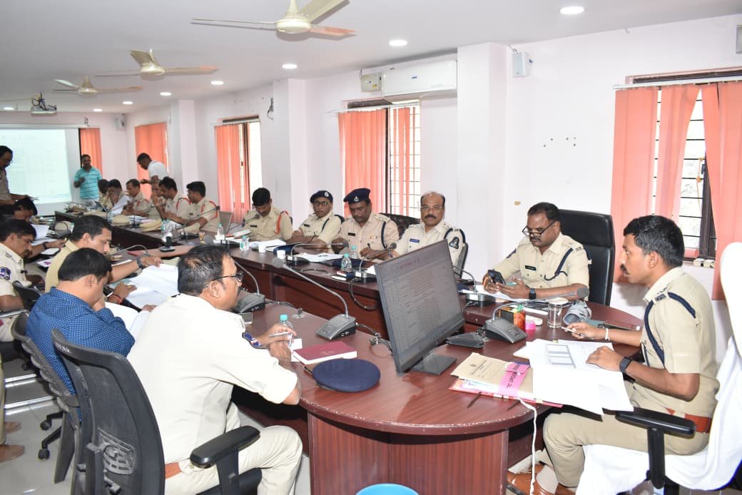 Everyone should work together to further enhance the prestige of the police department.