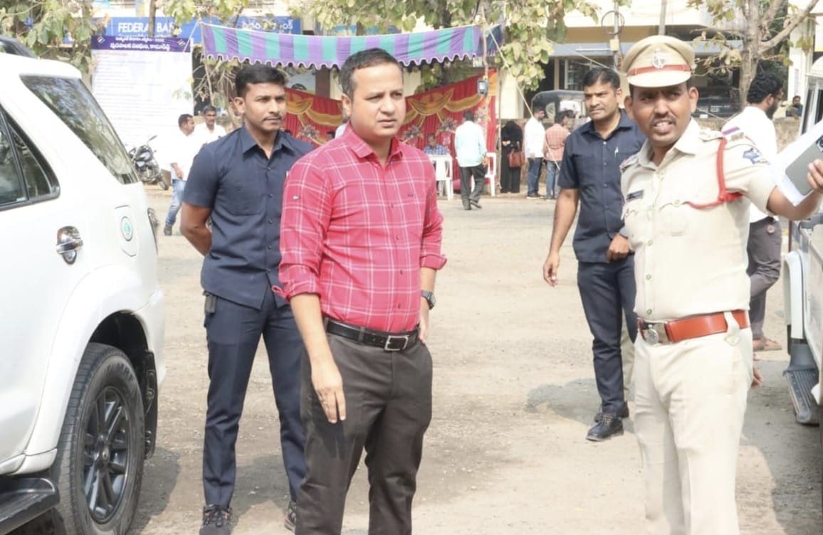District SP inspects municipal election nomination center