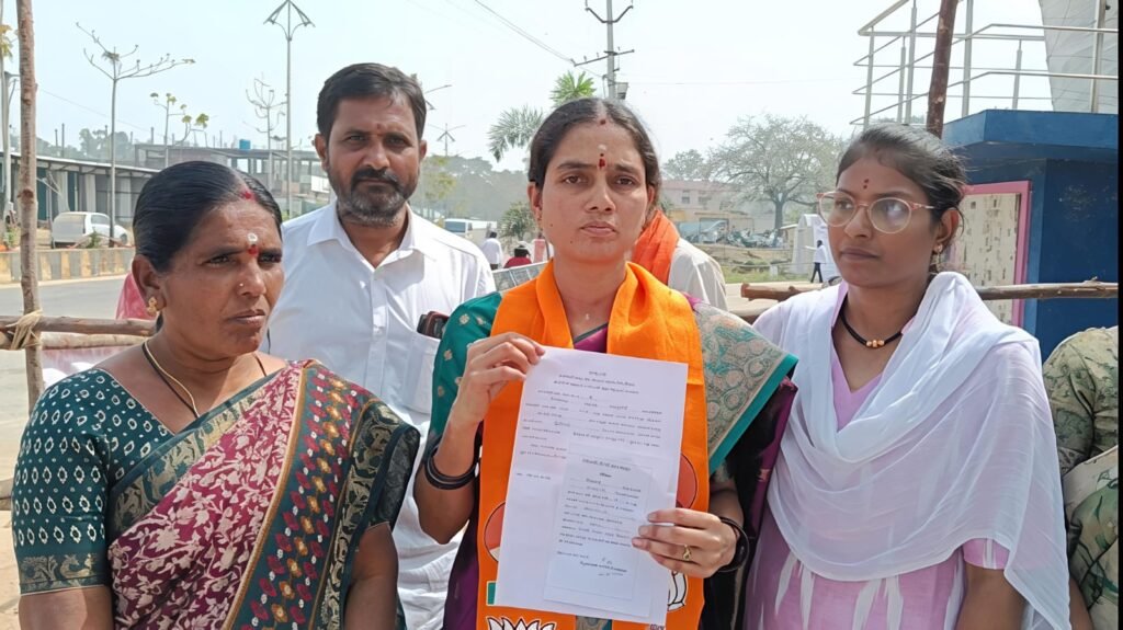 9వ వార్డు బీజేపీ అభ్యర్థిగా పాశం ఆమని భాస్కర్ నామినేషన్