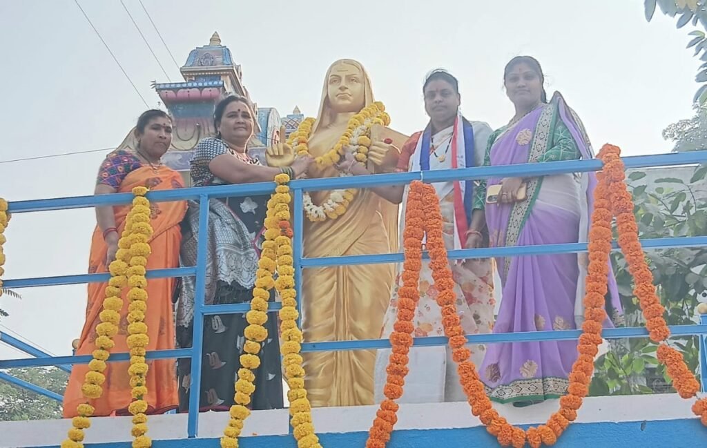 సావిత్రి బాయి సేవలు మరువలేనివి
