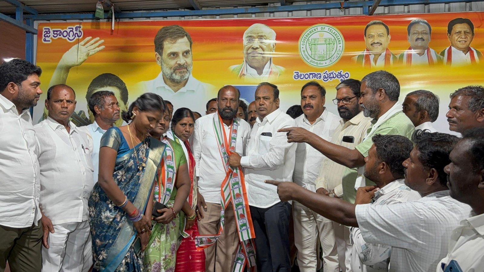 Madhapur Sarpanch joins Congress