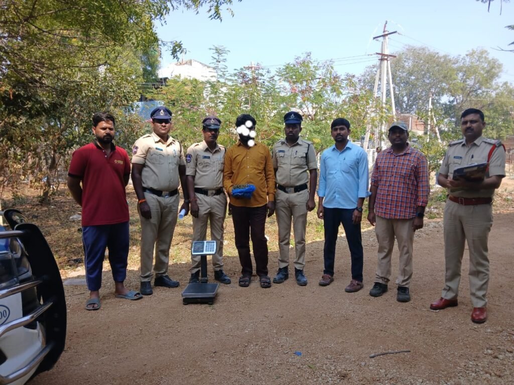గంజాయి విక్రయిస్తున్న వ్యక్తి అరెస్టు