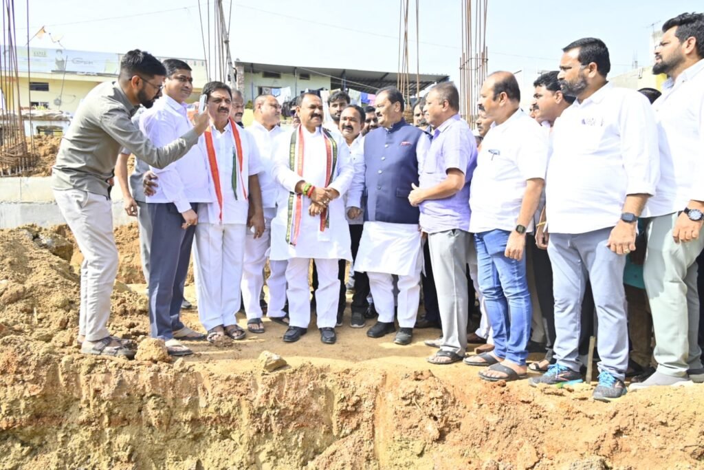 ఇండోర్ విద్యుత్ ఉపకేంద్రం పనులు పరిశీలించిన మహేష్ గౌడ్, షబ్బీర్ ఆలీ