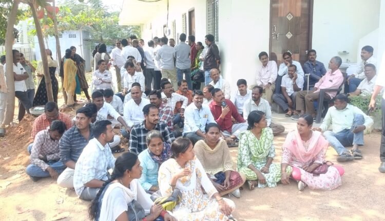 Constables protest in front of Nizamabad Excise Office