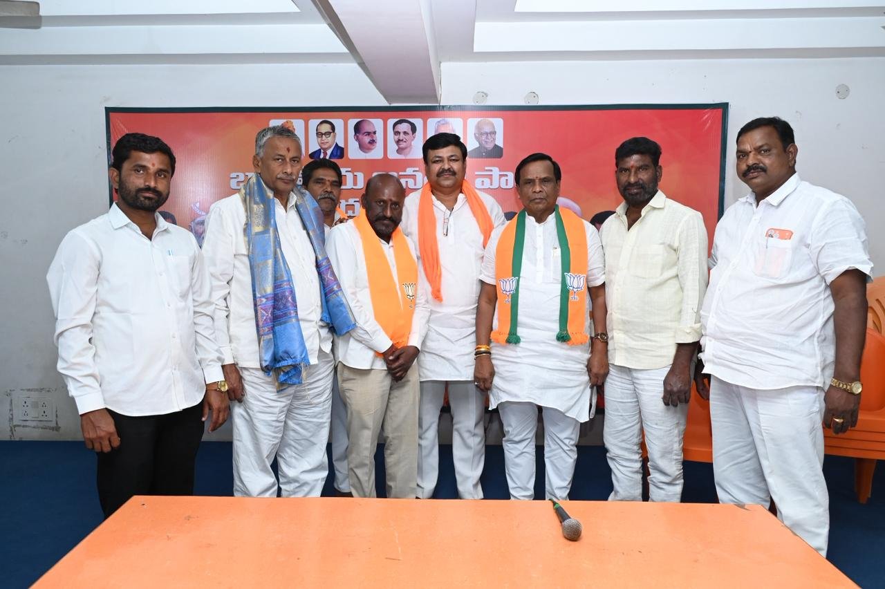 Former corporator of 51st division joins BJP