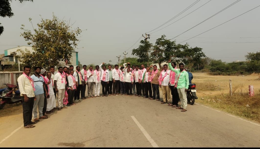 BRS activists protest in Pedda Mallareddy