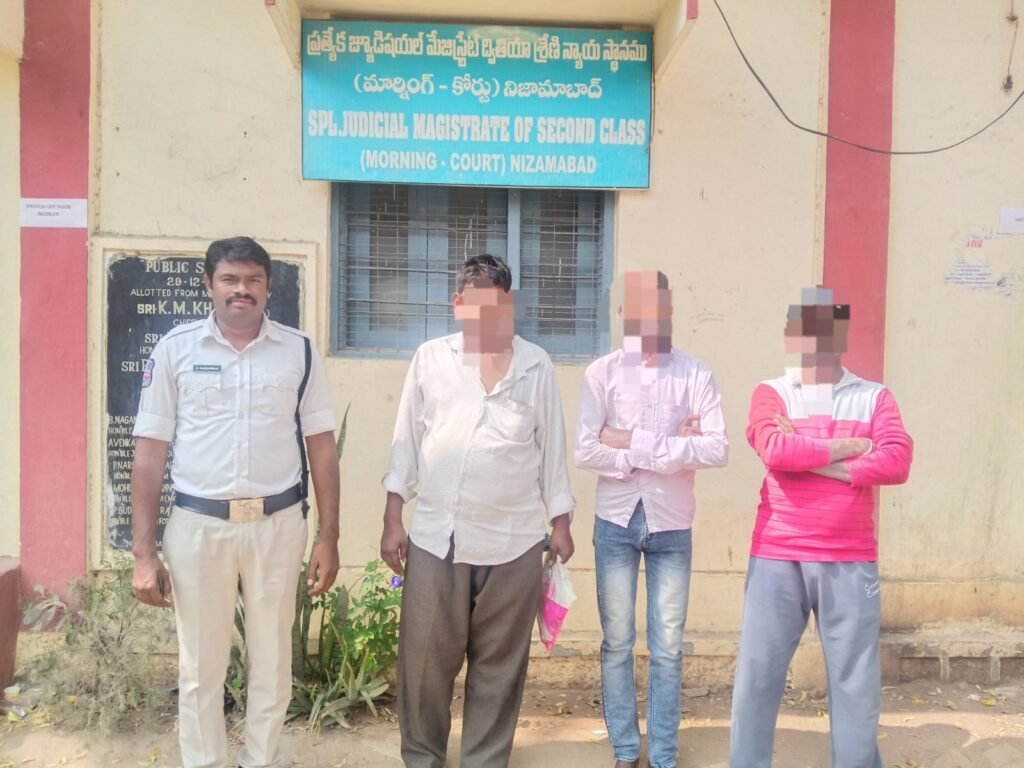 డ్రంకన్ డ్రైవ్ లో పట్టు బడిన ముగ్గురికి జైలు శిక్ష