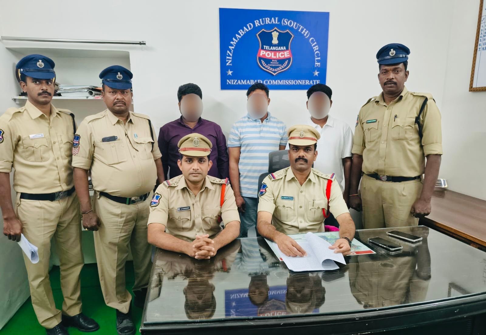 Gang of thieves arrested for kidnapping and stealing cash