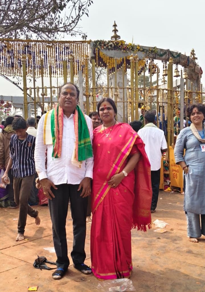 Nizamabad Rural MLA Bhupathi Reddy and his wife visited Sammakka and Saralamma