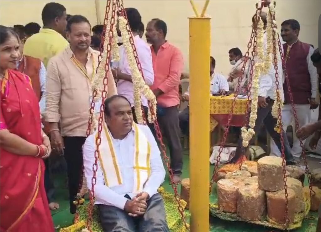 Nizamabad Rural MLA Bhupathi Reddy and his wife visited Sammakka and Saralamma
