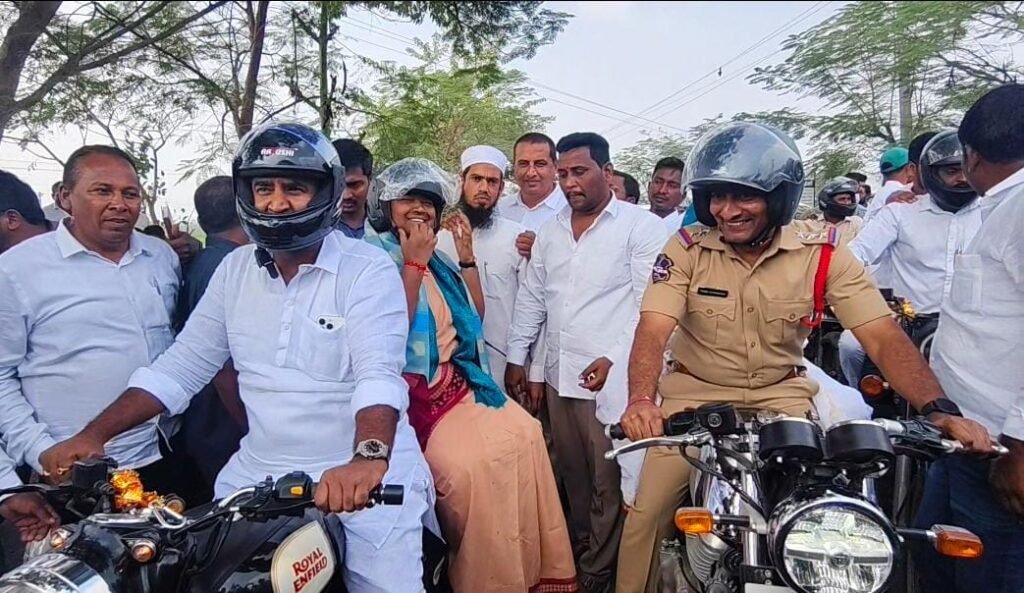 All people should follow road safety rules.