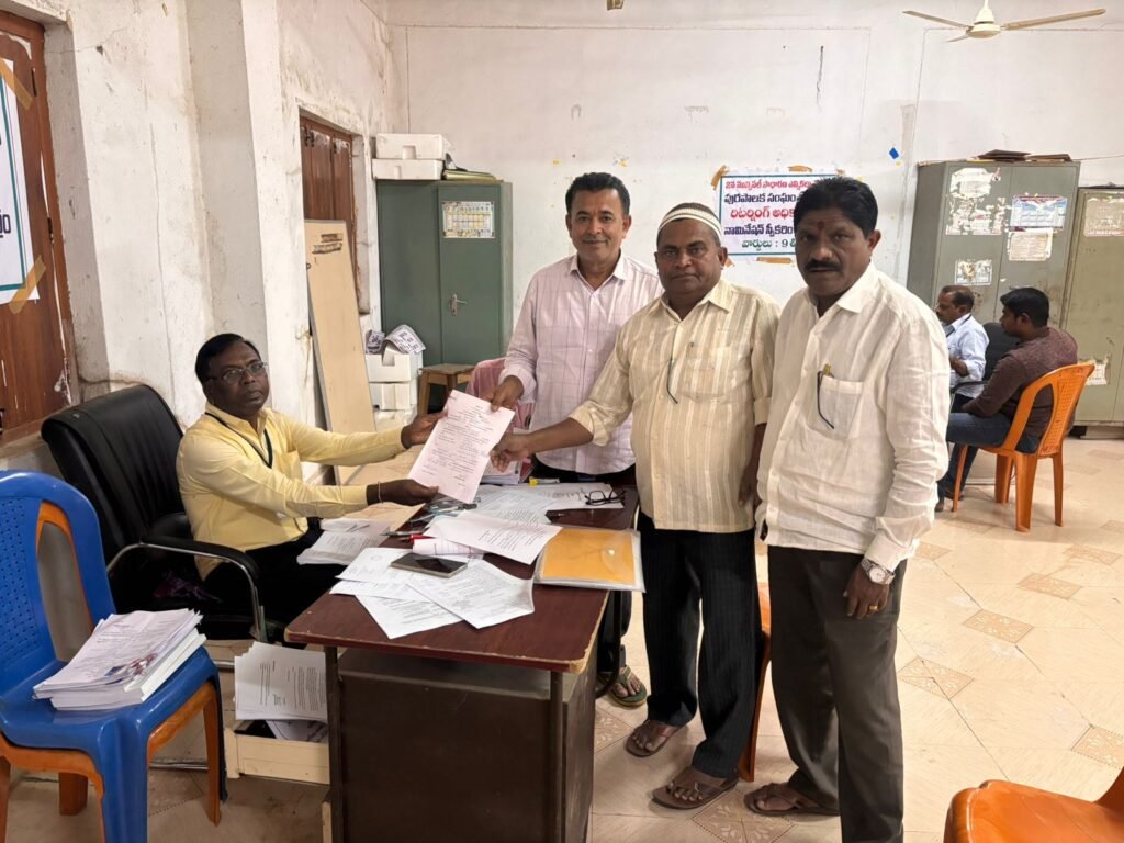 భీంగల్ లో చివరి రోజున 84 నామినేషన్లు