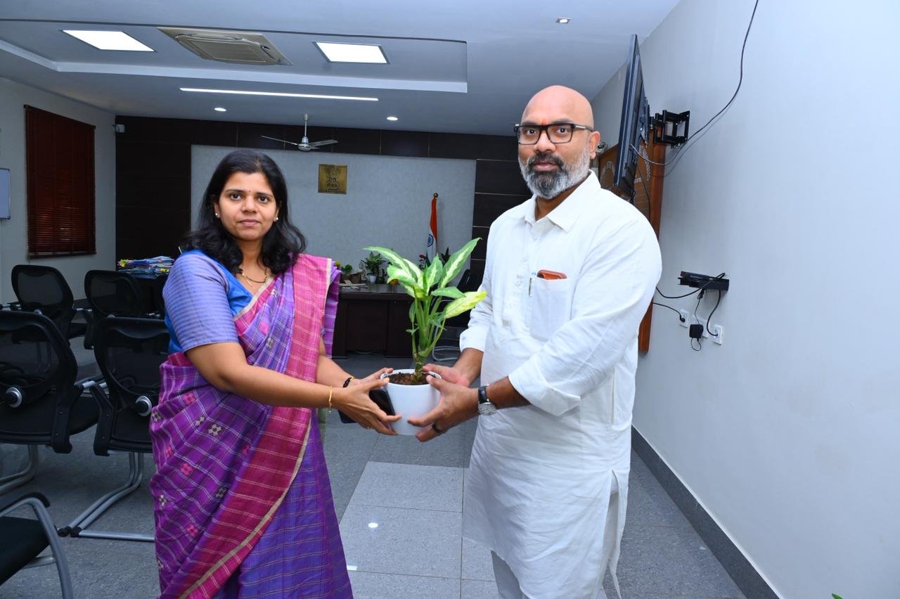 MP Arvind meets the Collector and CP