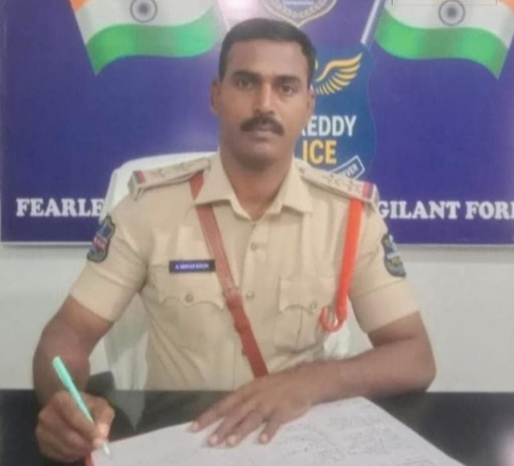 Mohan Reddy as Madnur SI