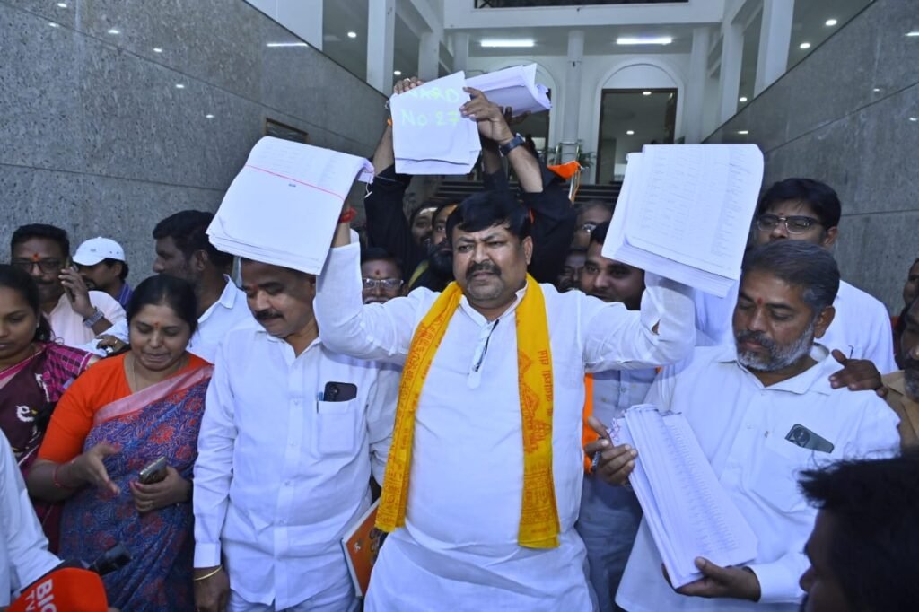 బల్ధియాలో పెద్ద ఎత్తున దొంగ ఓట్ల నమోదు కుట్రలు