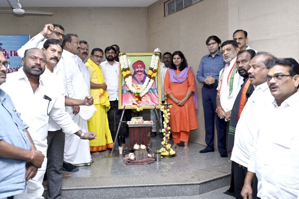 స్వాతంత్ర పోరాటంలో వడ్డె ఓబన్న  ధైర్య సాహసాలు అసమాన్యమైనవి