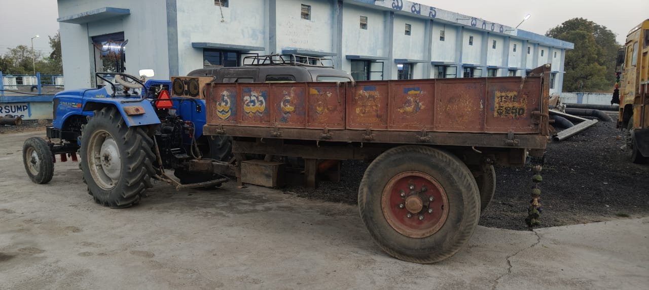 SI Sandeep caught two sand tractors