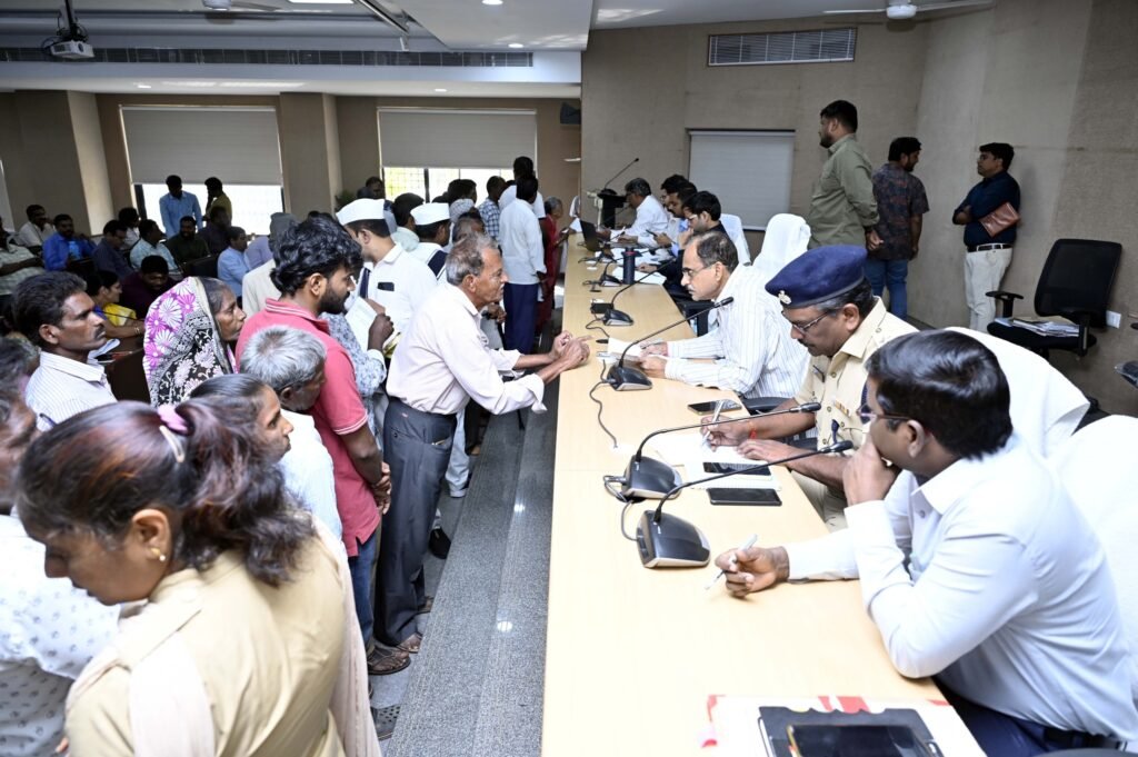 ప్రజావాణికి 73 ఫిర్యాదులు