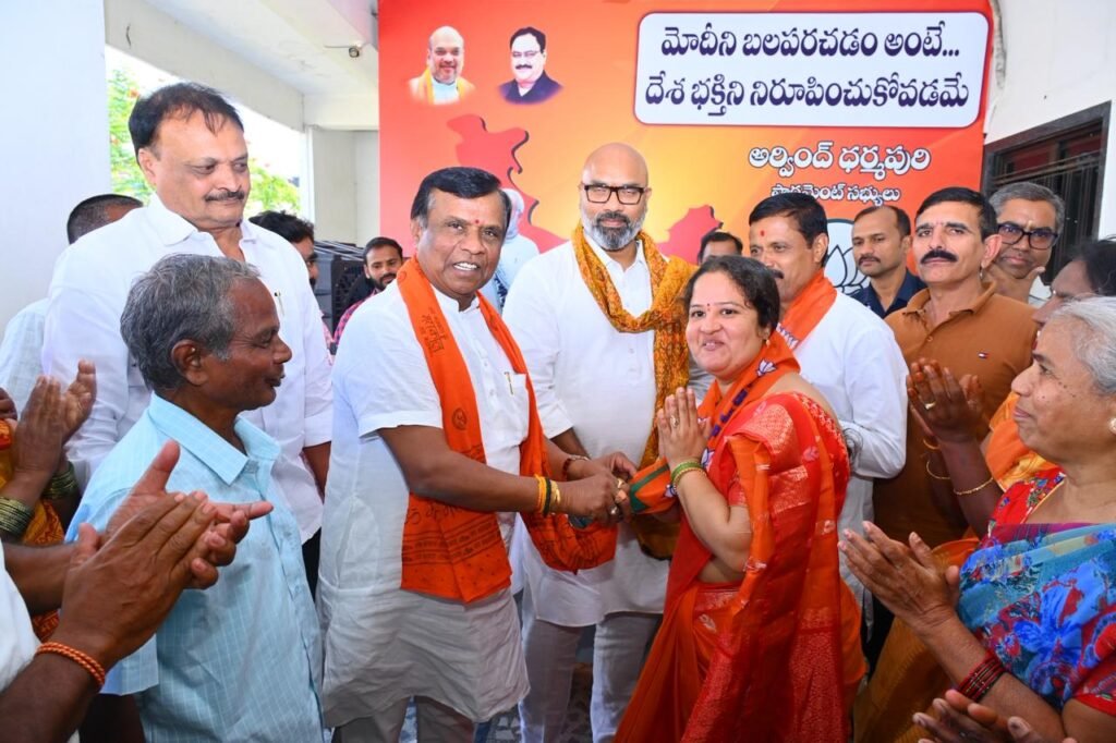 బీజేపీ లో చేరిన కాంగ్రెస్ నాయకులు